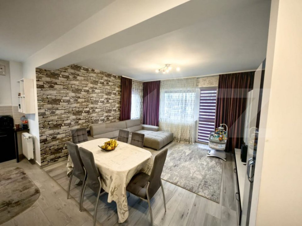 Apartament 3 camere in Tractoru