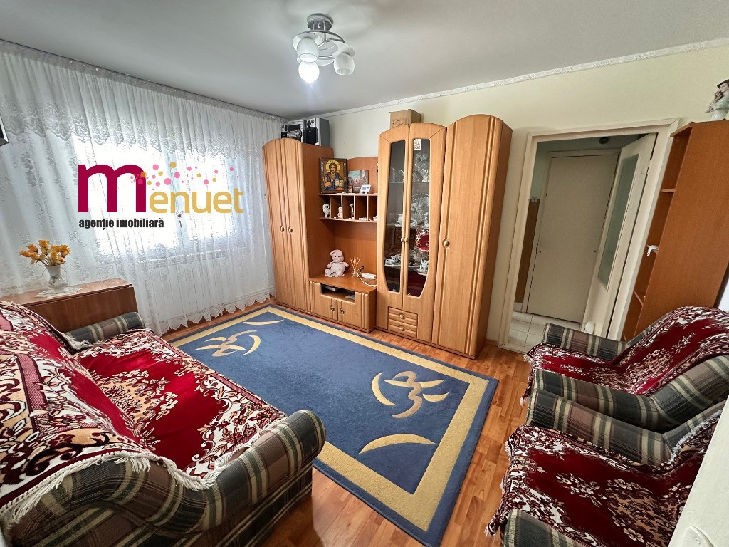 Apartament 3 camere,str.Alunisului,etaj 3