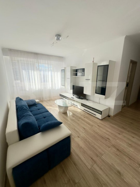 Apartament cu 3 camere, decomandat, 75 + 9 mp, zona Calea Tu