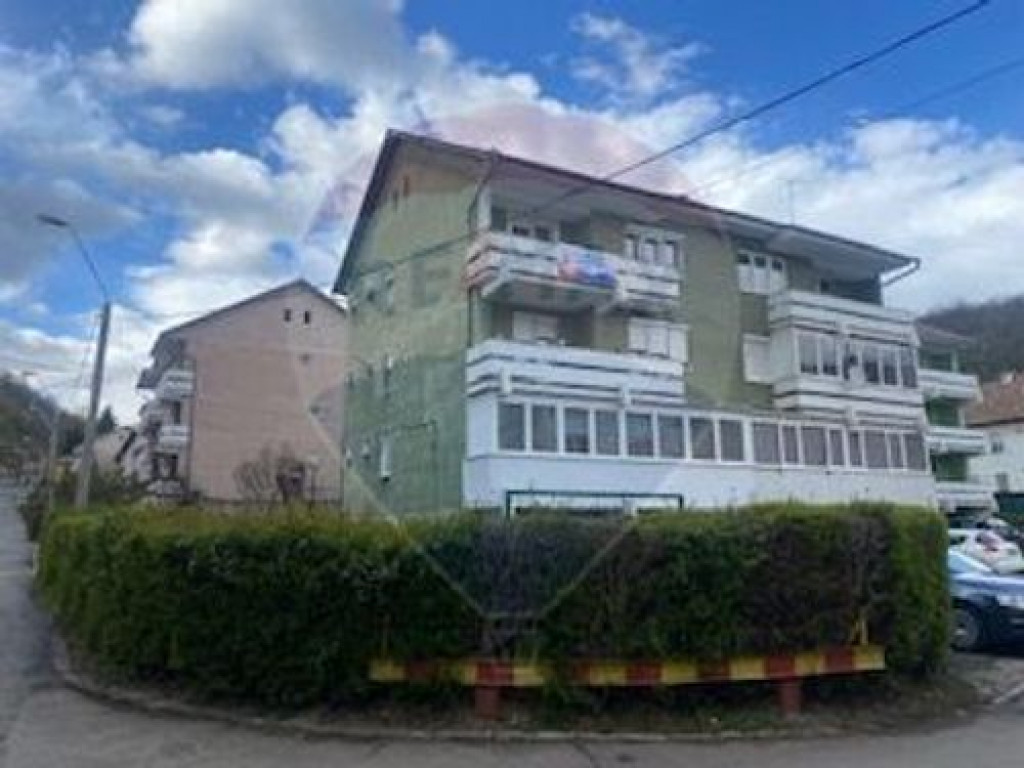 Apartament spațios cu garaj și pivniță – zonă exce...