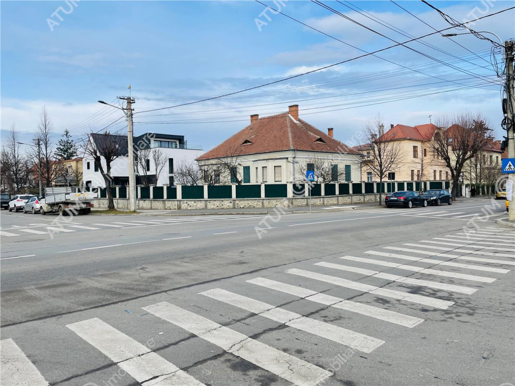 Casa individuala 4 camere decomandate 1000 mp teren zona Blv