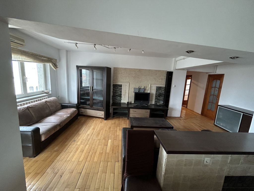 Apartament 4 camere zona Casa de Cultura