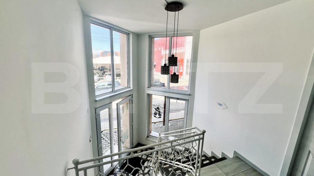 Spațiu comercial luminos, renovat, 15 mp, zona Piața Cetat