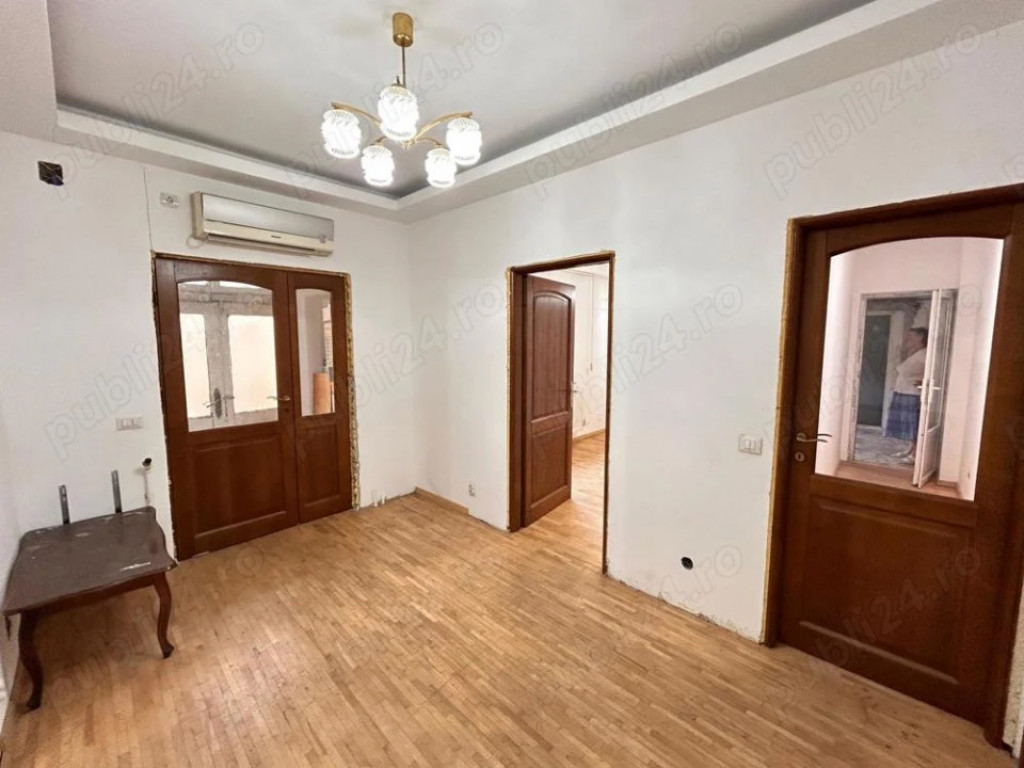 Casa -Metrou Eroii Revolutiei