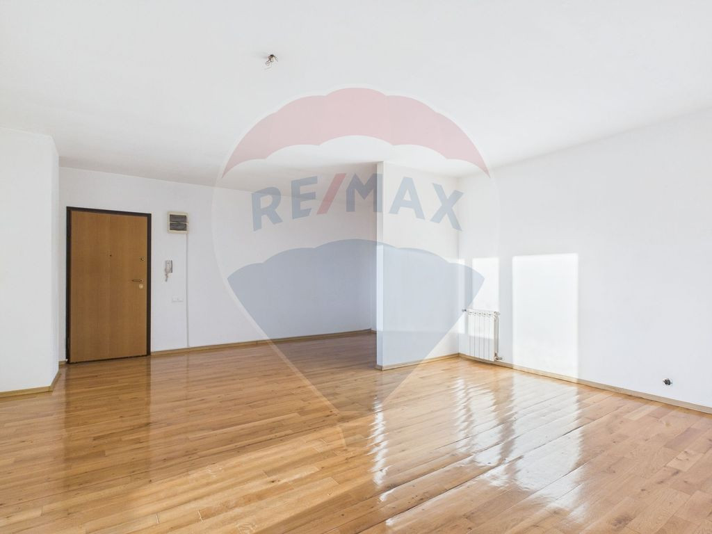 Apartament spatios 3 camere, locuinta sau birou