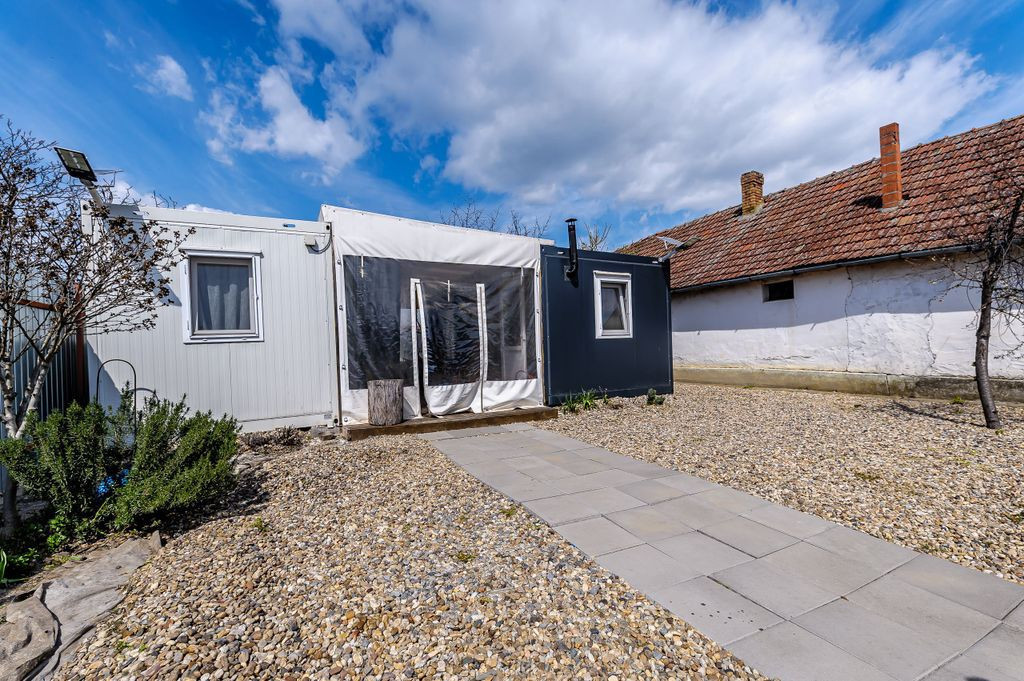 PRET NOU! Casa - tip container - Teren 1987 mp - Turnu - ...