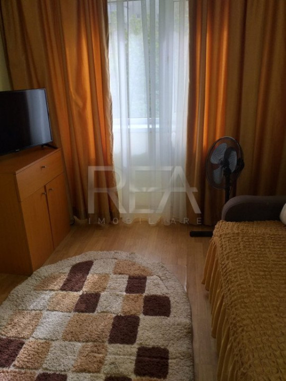 Apartament 3 camere 1/8, Bloc 1989, Rahova-Sebastian