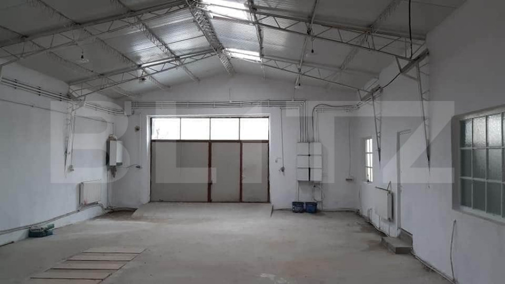 Spatiu de inchiriat, 128 mp+ birou, zona Cetate