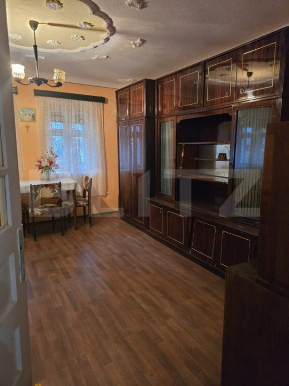 Casa de vanzare, cu 2 camere, 117 mp, teren 2596 mp, zona Bo