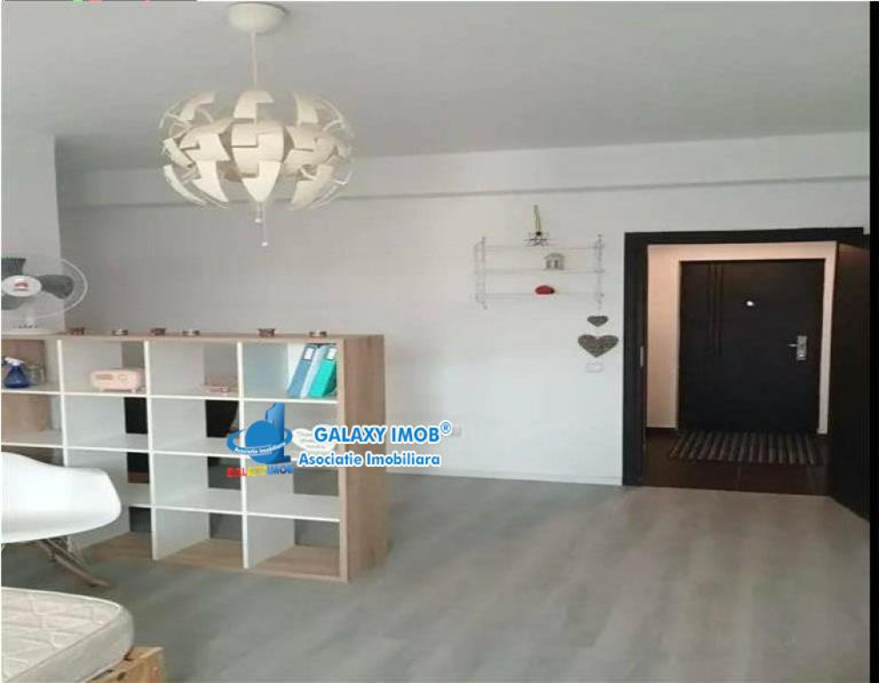 Garsoniera spatioasa, 41 mp, renovata, bloc cu lift, Dobroes