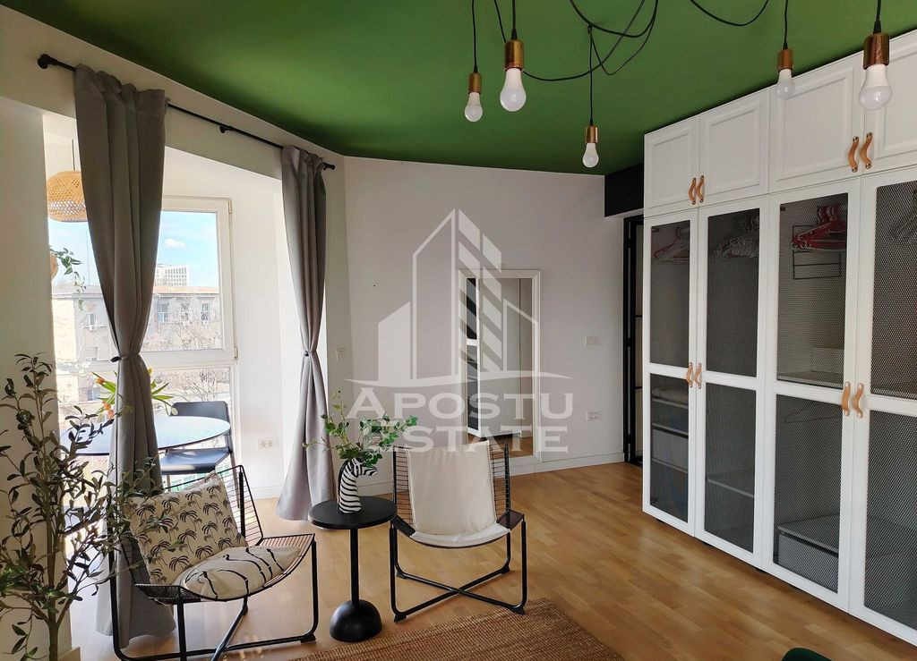 Apartament ultracentral cu 3 camere, centrala proprie, in...