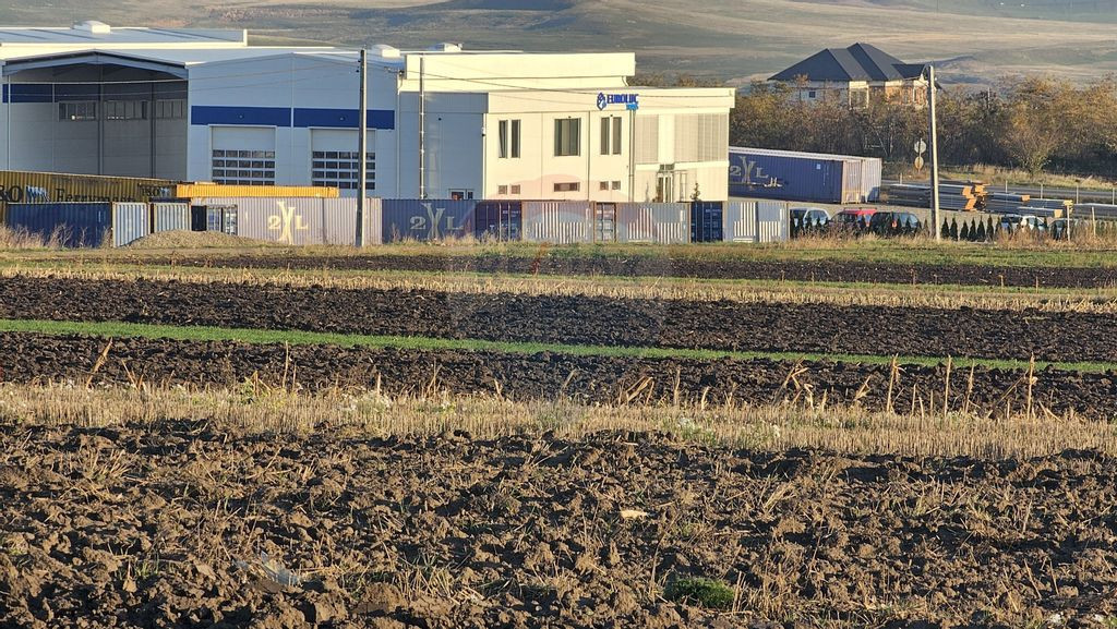 Teren extravilan 6,100mp Stroiesti / Soseaua DN17, Suceava