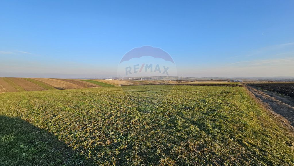 Teren extravilan 10200mp Stroiesti / Soseaua DN17, Suceava