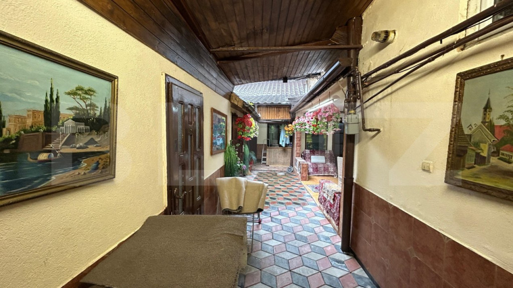 Proprietate de vanzare/inchiriere, 4 incaperi, 300 mp, în z