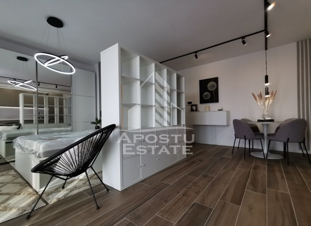 Studio lux, loc de paracre, Torontalului