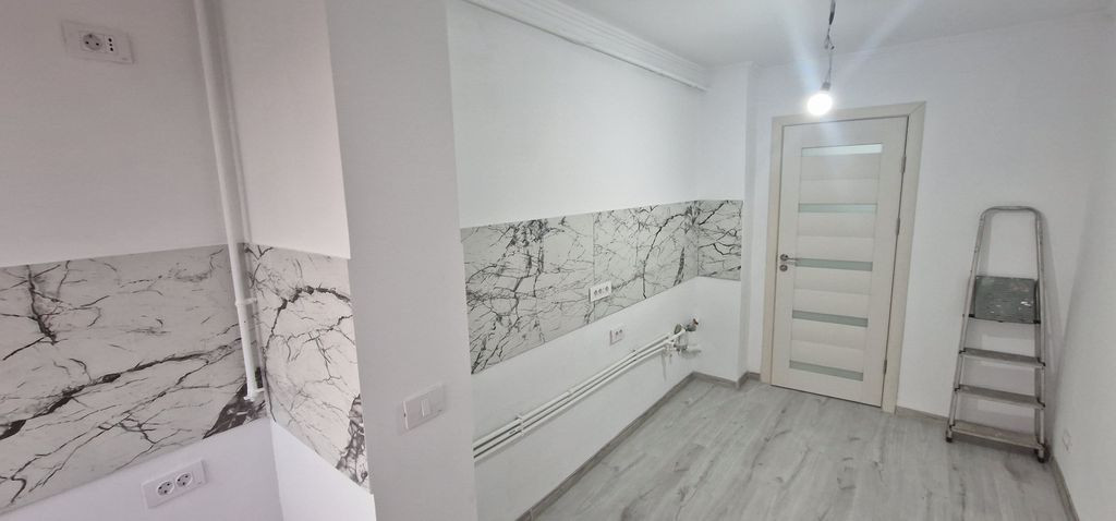 Doua camere decomandate, renovat integral.