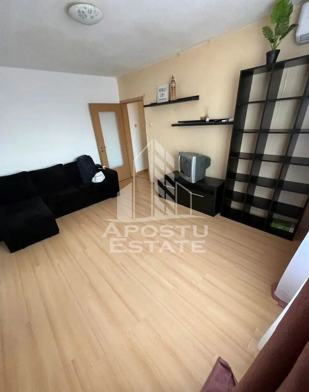 Apartamentul cu 2 camere, semidecomandat,centrala proprie...