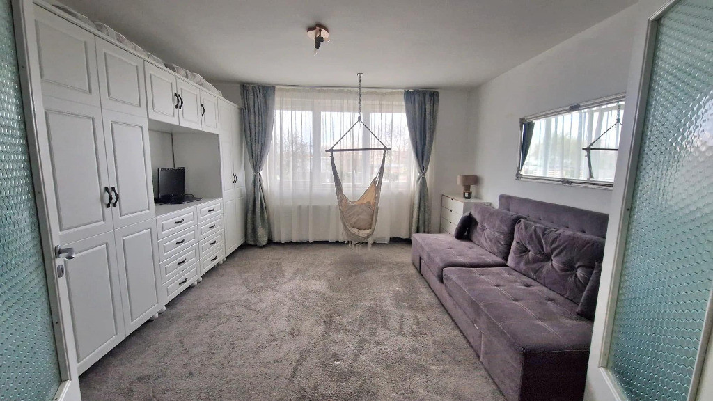 Apartament cu 2 camere, decomandat - zona Bartolomeu.