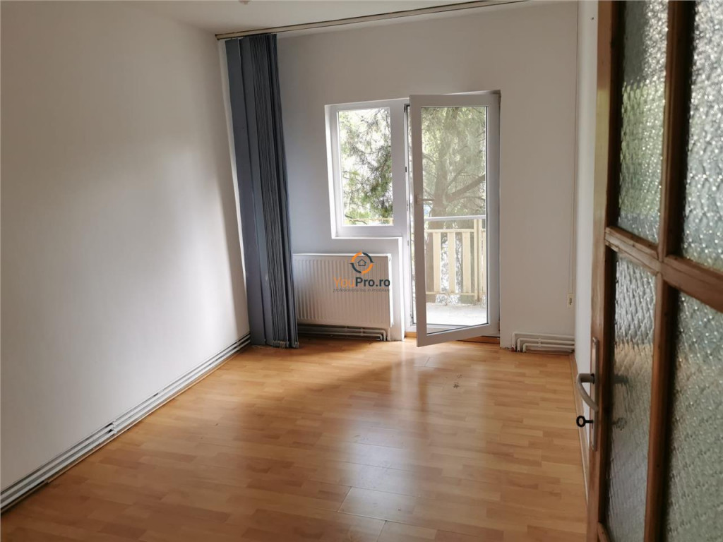 Apartament 4 camere etaj 1 cu vedere pe 2 parti zona Soarelu