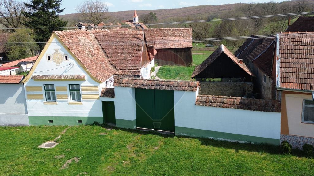 Casă săsească autentică, reabilitată în inima Trans...