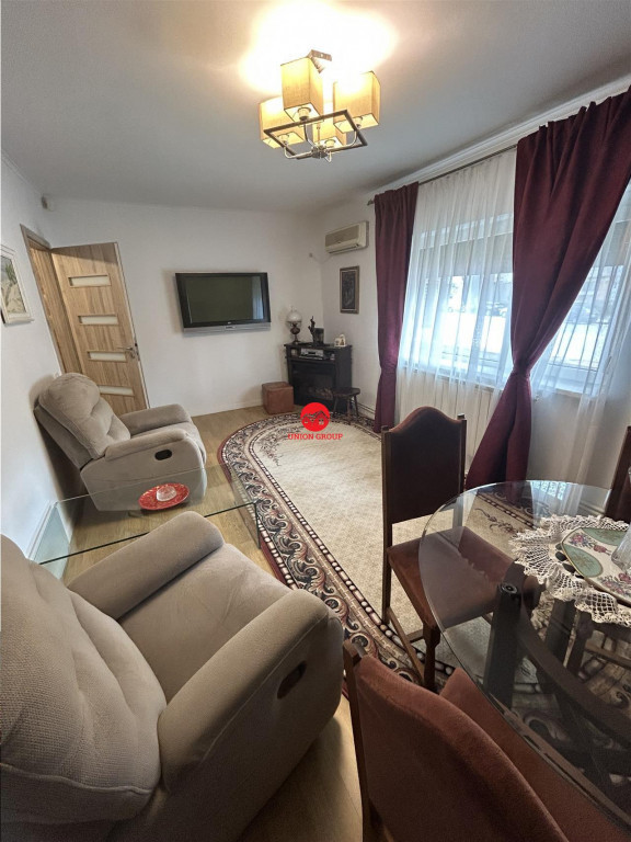 Apartament 4 camere, foarte spatios, stradal, zona Victoria