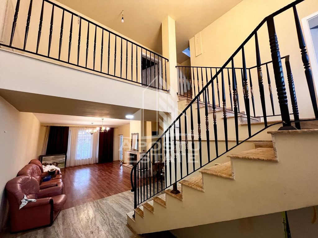 Jumatate de Duplex, PetFriendly, 5 camere, 4 bai,curte, M...