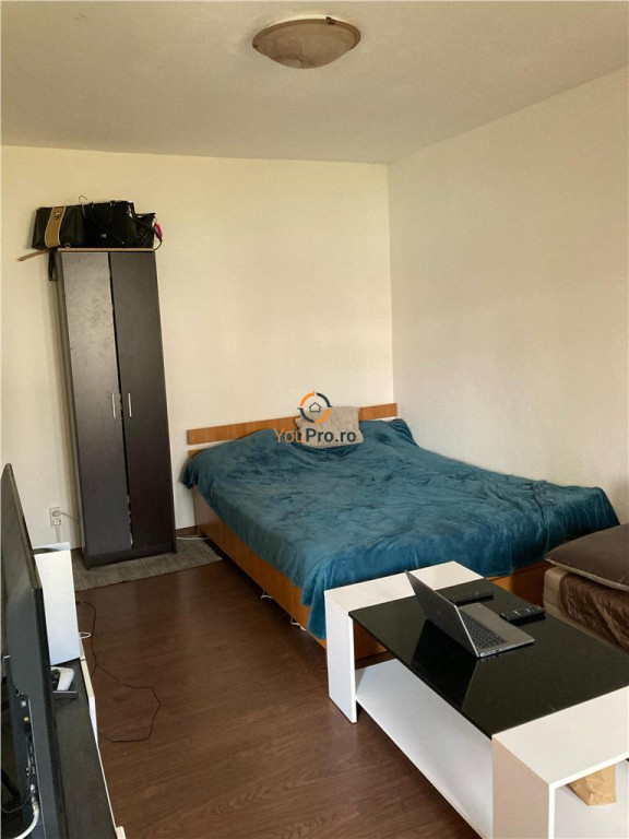 Apartament 1 camera la parter zona Soarelui