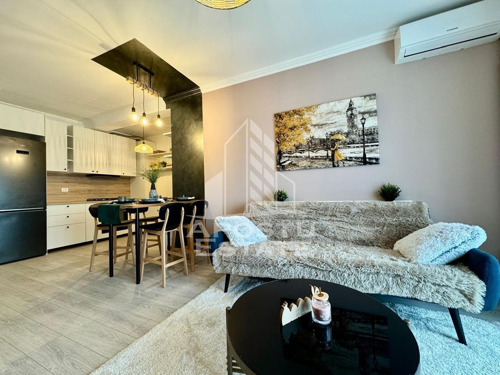 Apartament cu 3 camere, 2 bai, zona Torontalului