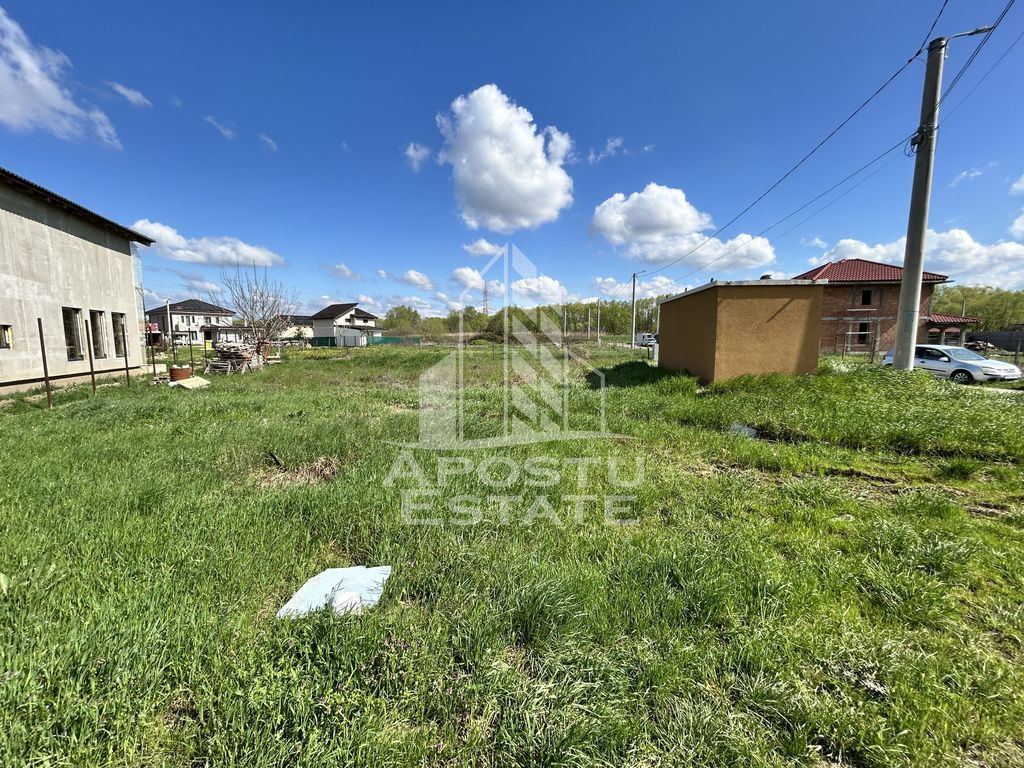 Teren 521 mp, zona in plina dezvoltare, case noi, utilita...