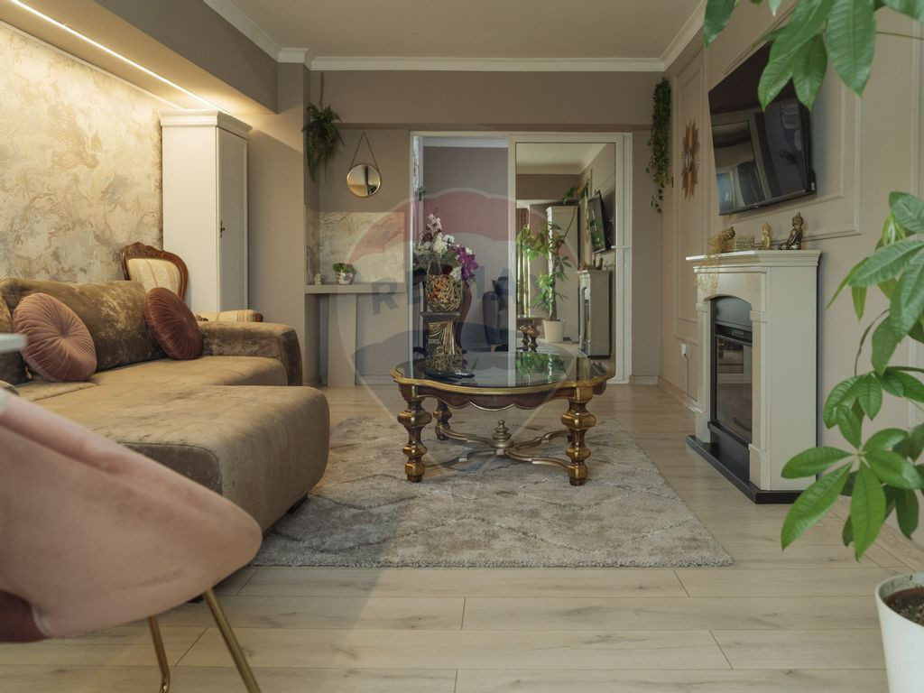 DE VANZARE Apartament cu 3 camere în zona P-ta Alba Iulia