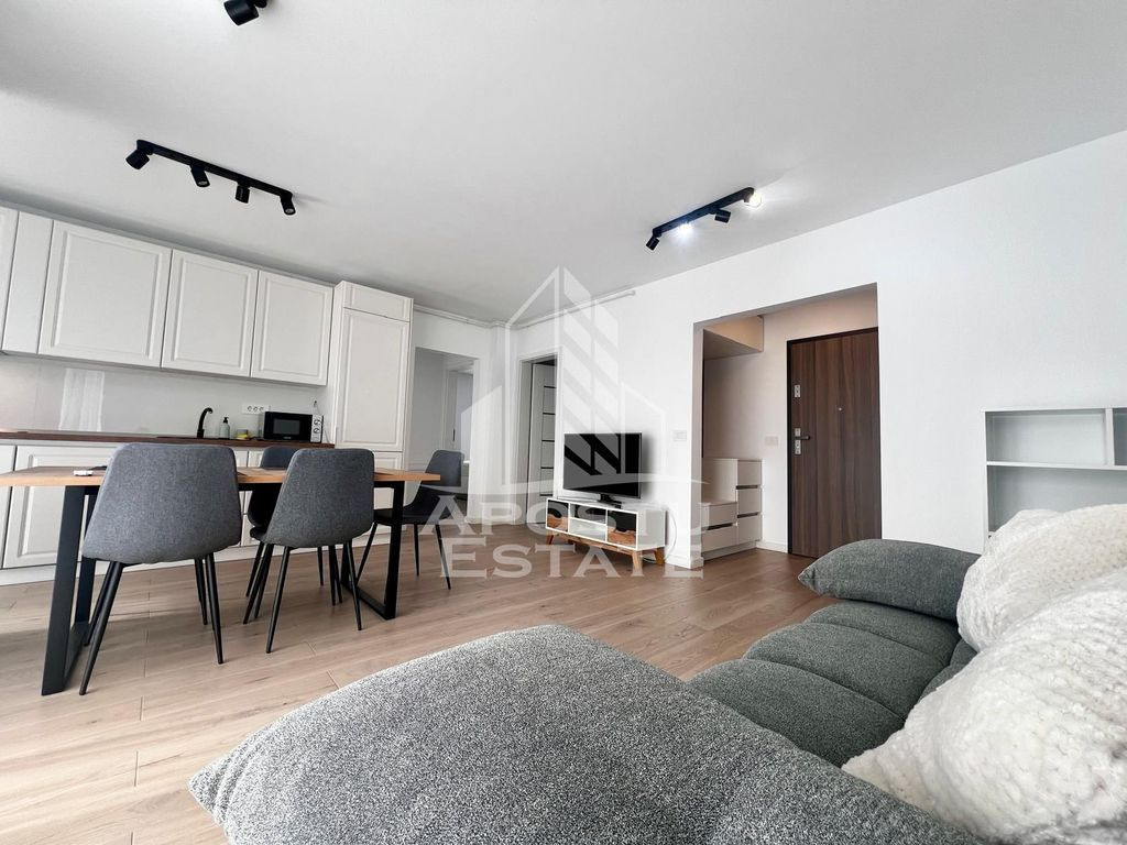 Apartament 3 Camere, 70 mp, Mobilat de Lux, Parcare, Zona...