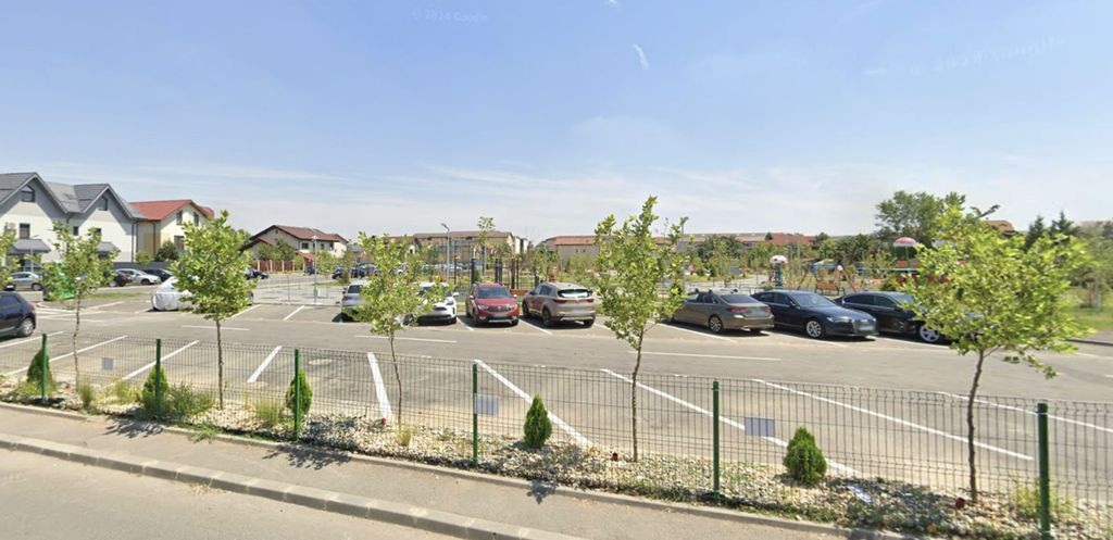 Apartament 3 camere,decomandat, CU GRADINA, fix lângă p...