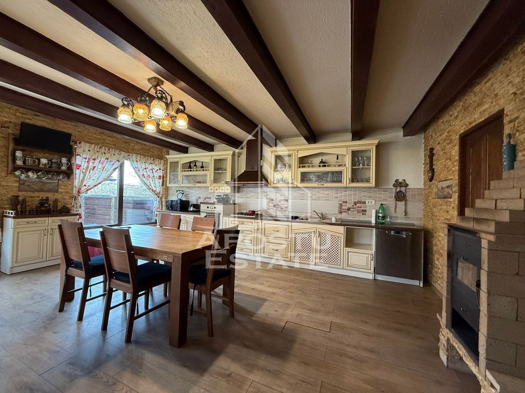 Casă individuala renovată, 1004mp teren, alarma si vide...