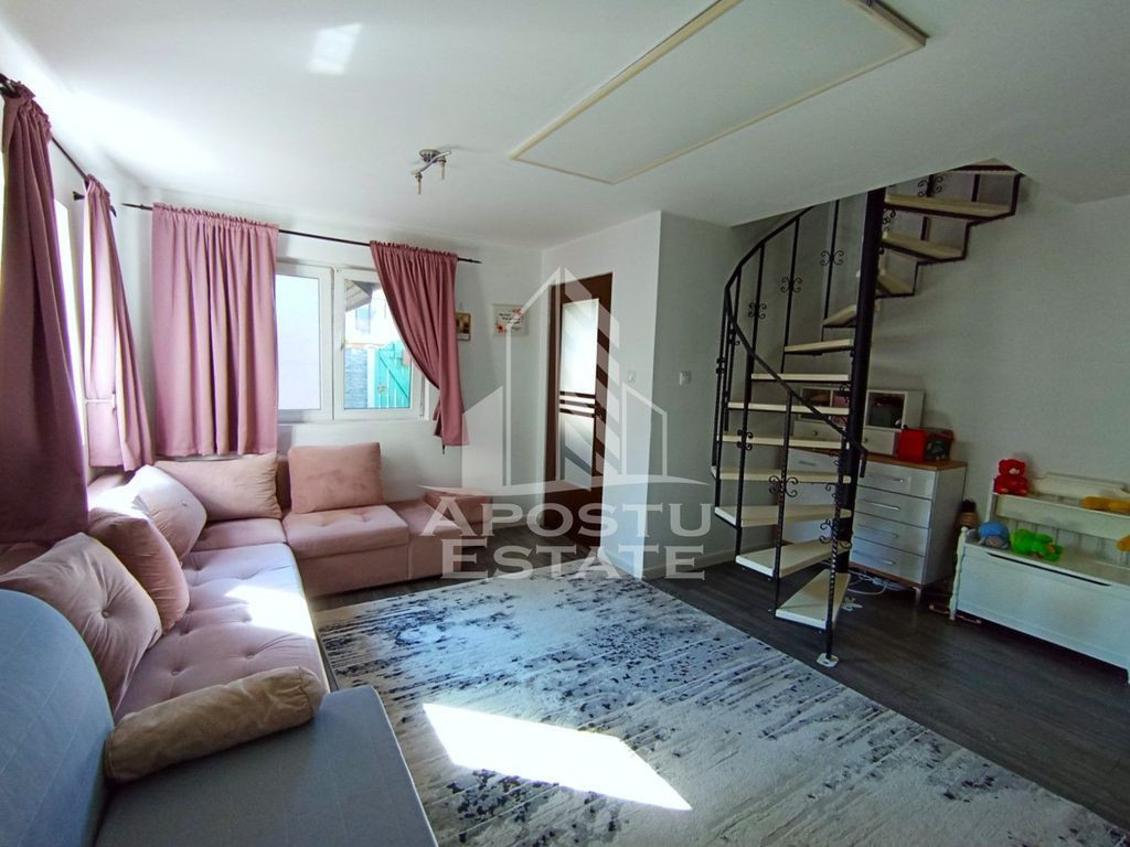 Casă Nouă din Lemn cu Mansardă – Eleganță Rustică...