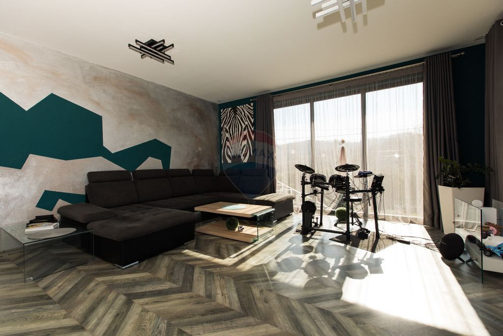 Casă Superbă - Independentă Energetic