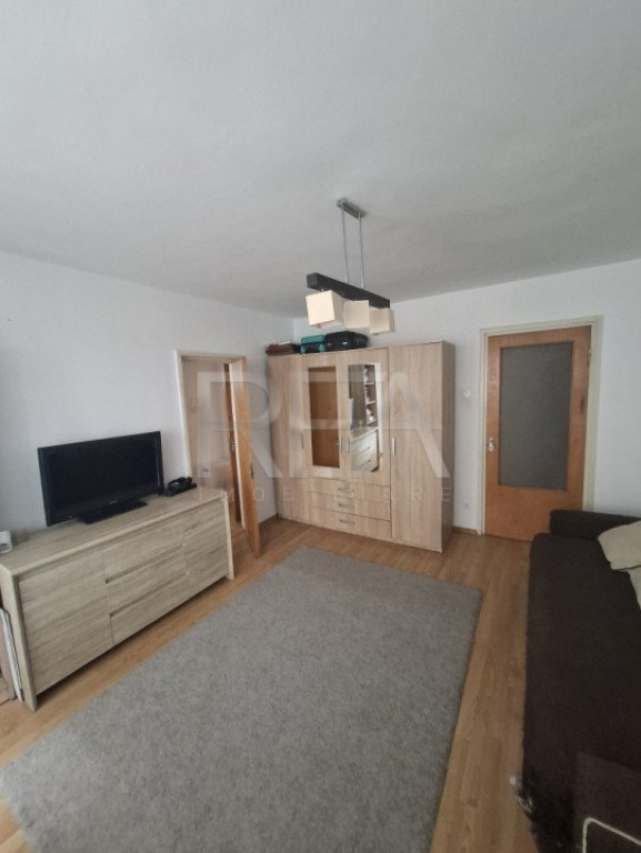 2 camere 4/10, Str. Sibiu -Drumul Taberei-metrou Favorit 7