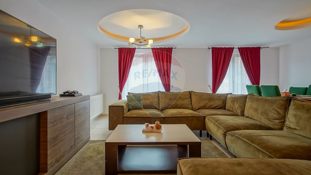 Casă complet mobilată cu garaj și panouri fotovoltaice...