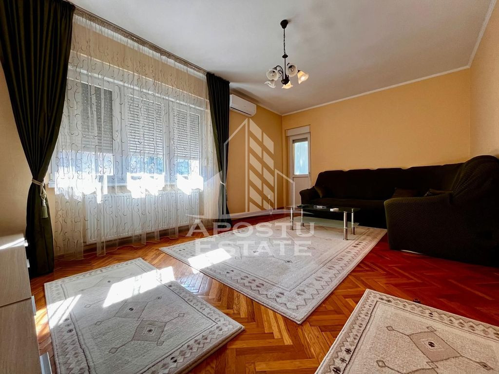 Apartament cu 3 camere, centrala proprie, in zona Semicen...