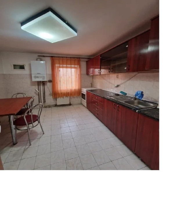 Transilvaniei, 4 camere, garaj, beci, etaj 2