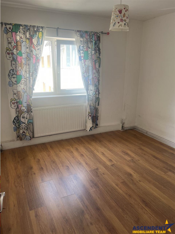 Apartament 3 camere, decomandat, Racadau