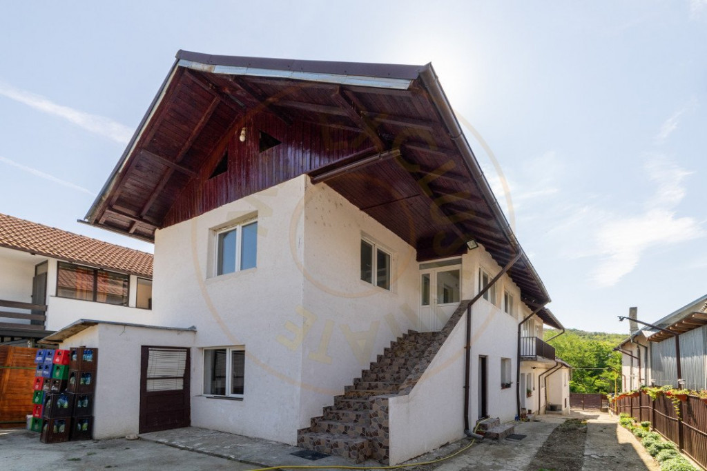 Casa spatioasa +Spatiu Comercial zona Stefanesti Arges!