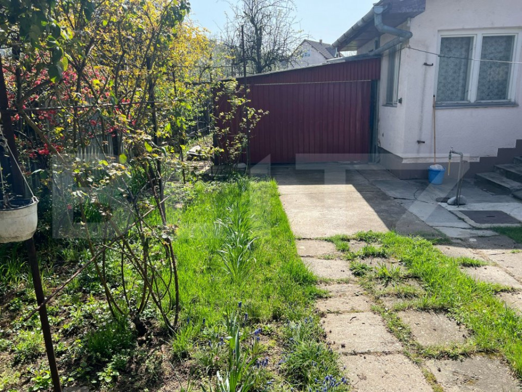 Casă tradițională de vanzare cu 3 camere, 877 mp, zona se