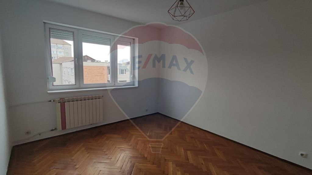 Apartament 3 camere de vanzare Bdul. Dacia vis-a-vis Scoa...