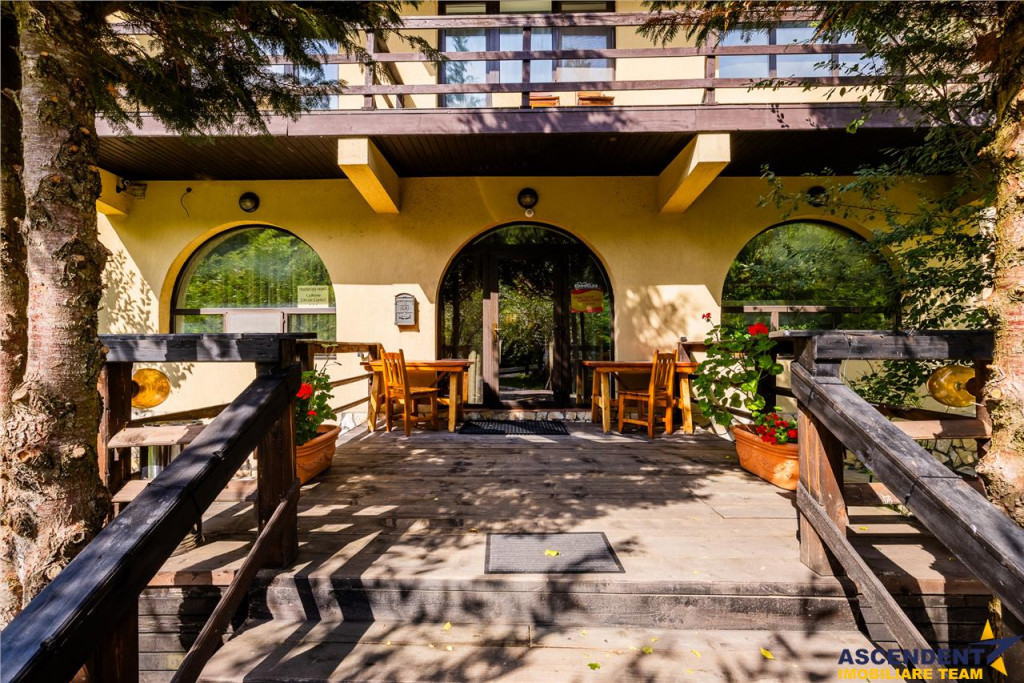 FILM! Complex turistic pe 2000 mp teren in Cheile Rasnoavei,