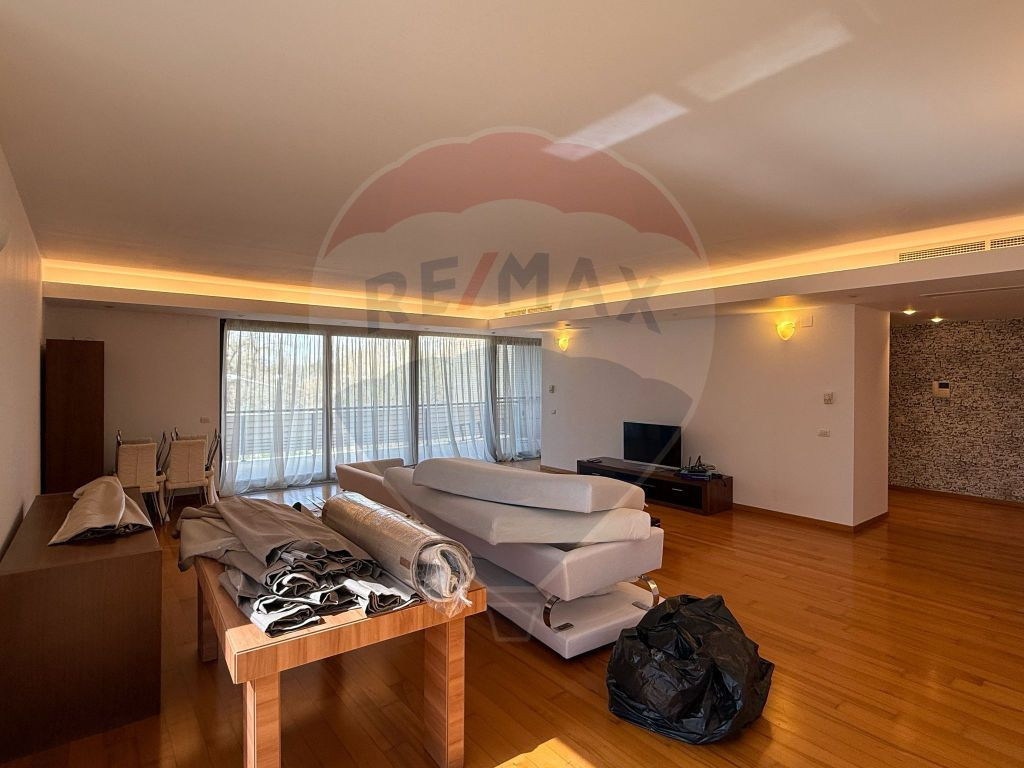INCHIRIERE Apartament cu 3 camere in zona Primaverii