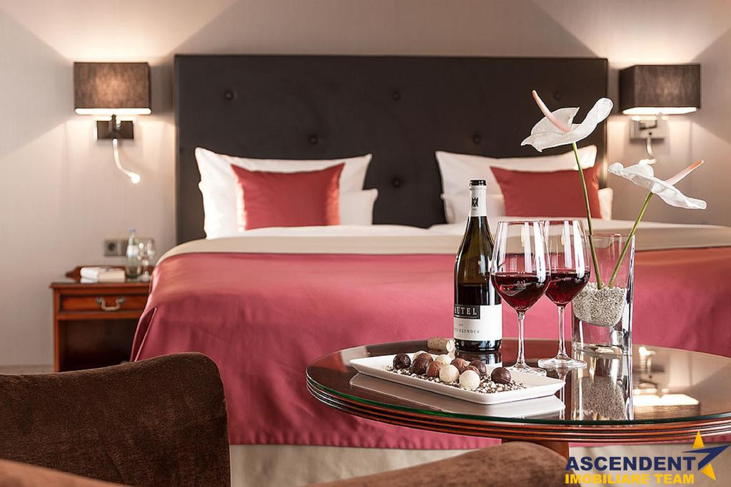 Incadrat de 10.000 mp teren, Hotel in apreciabile convenien