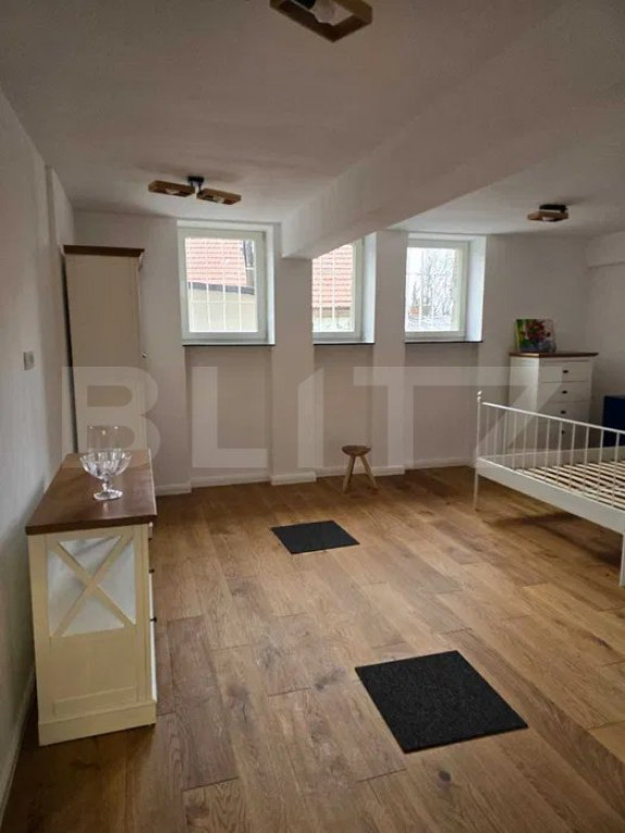 Garsonieră spațioasă, modernă în zona Schei