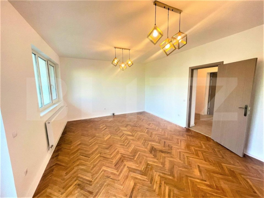 Apartament 3 camere, nemobilat, parcare, zona Plopilor