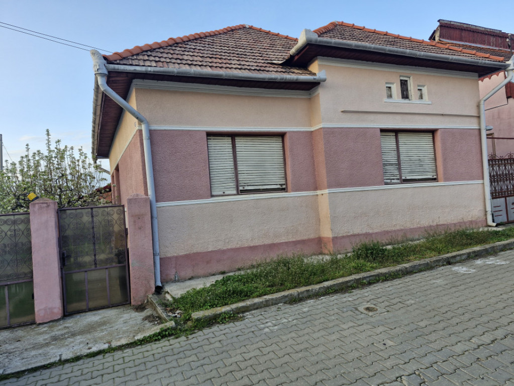 Casă frumoasă - zonă liniștită