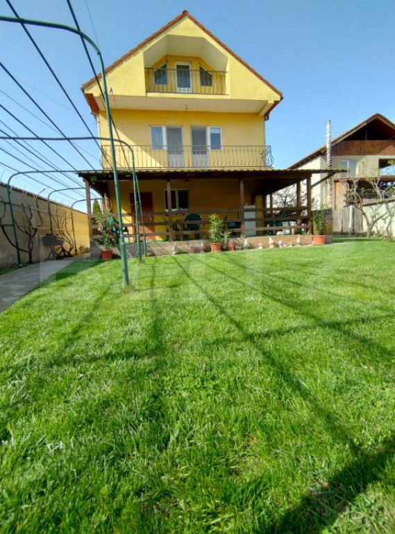 Casa de vanzare cu 5 camere, P+1, 130 mp utili, 463 mp teren
